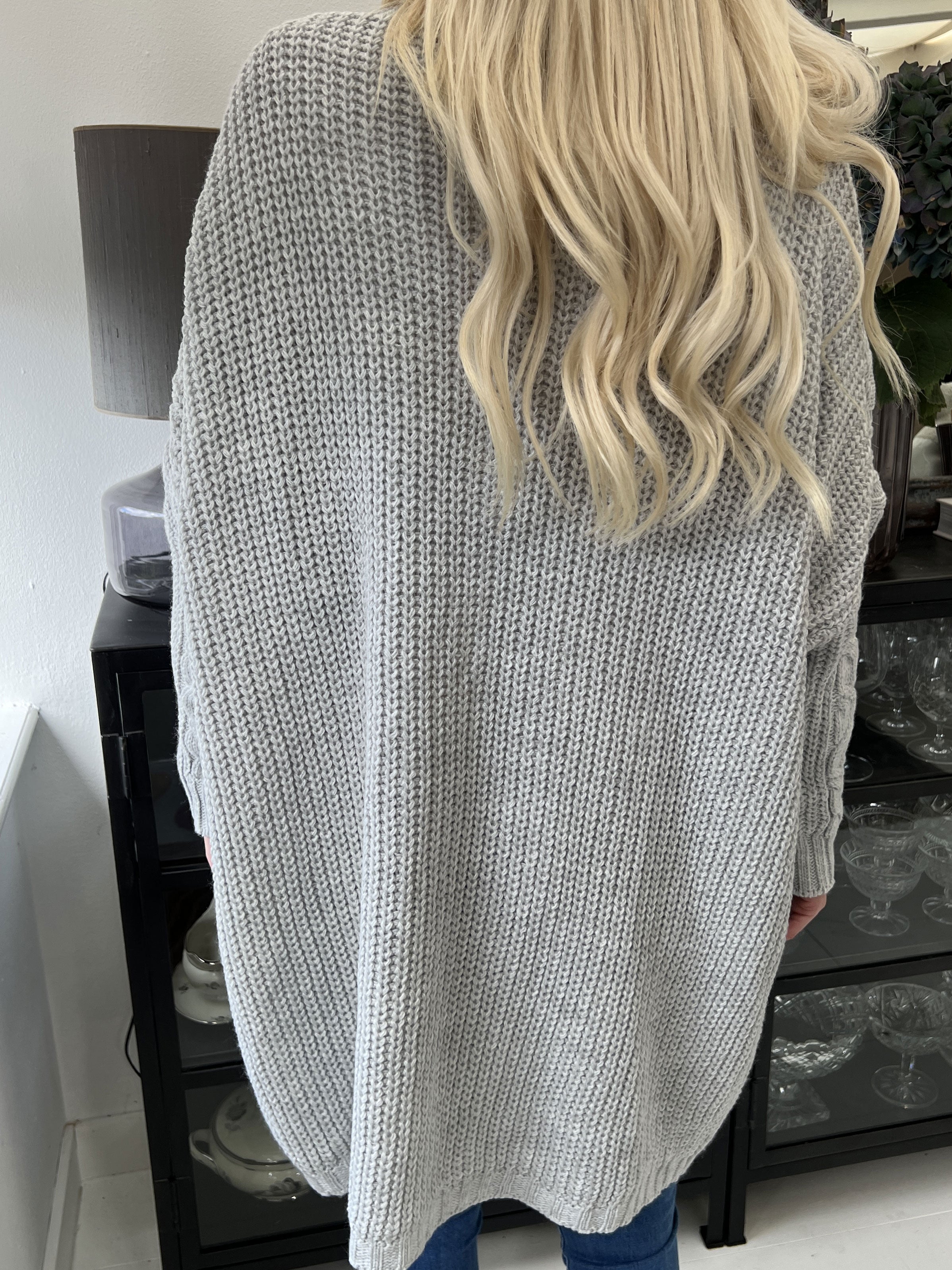 Noa - Strikcardigan med kabelstrik